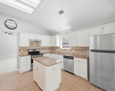 234 Darby Trails Drive - Photo Thumbnail 7