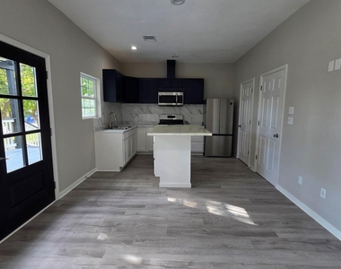 512 Hill Road - Photo Thumbnail 7