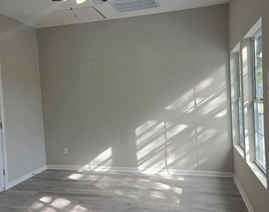 512 Hill Road - Photo Thumbnail 11