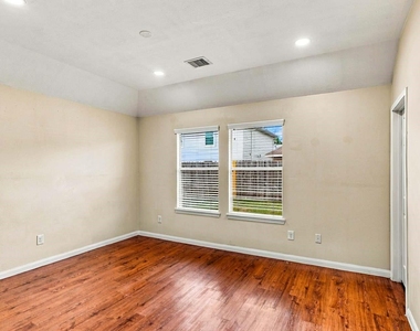 18810 N Lyford Drive - Photo Thumbnail 9