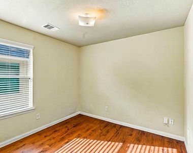 18810 N Lyford Drive - Photo Thumbnail 11