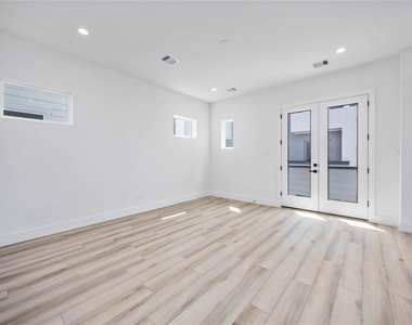 6737 Peerless Street - Photo Thumbnail 4