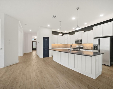 2414 Sandhill Crest Lane - Photo Thumbnail 2