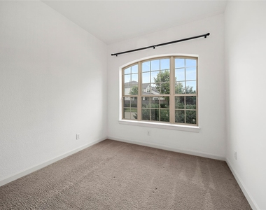 2414 Sandhill Crest Lane - Photo Thumbnail 15