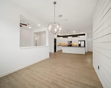2414 Sandhill Crest Lane - Photo Thumbnail 3