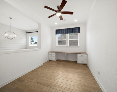 2414 Sandhill Crest Lane - Photo Thumbnail 4