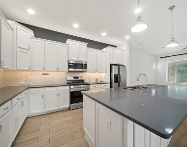2414 Sandhill Crest Lane - Photo Thumbnail 7