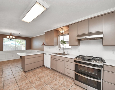 14622 Golden Cypress Lane - Photo Thumbnail 13