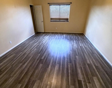 8315 White Pine Lane - Photo Thumbnail 19