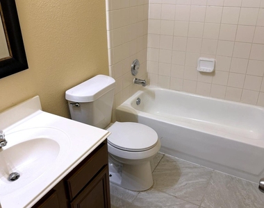 8315 White Pine Lane - Photo Thumbnail 12
