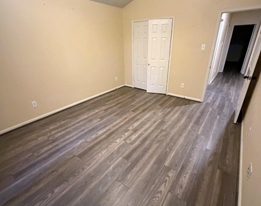 8315 White Pine Lane - Photo Thumbnail 15
