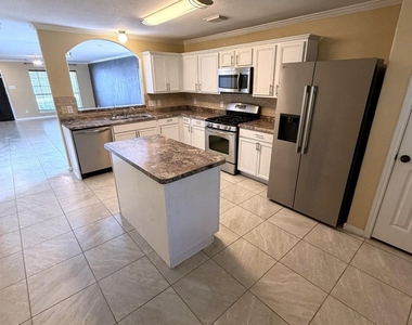 8315 White Pine Lane - Photo Thumbnail 4