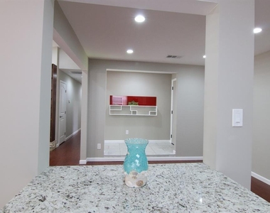 10503 Stockman Lane - Photo Thumbnail 6