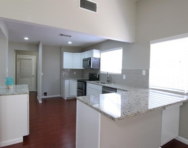 10503 Stockman Lane - Photo Thumbnail 8