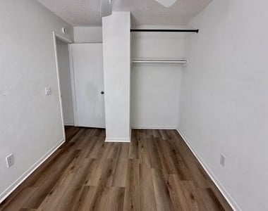 2910 Grants Lake Boulevard - Photo Thumbnail 15