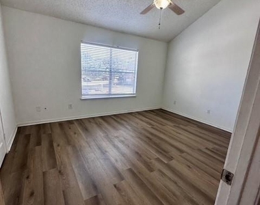 2910 Grants Lake Boulevard - Photo Thumbnail 8