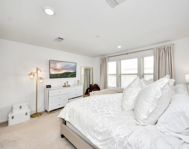 1055 Greenshank Drive - Photo Thumbnail 18