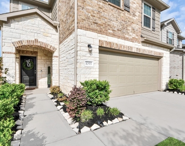 1055 Greenshank Drive - Photo Thumbnail 2
