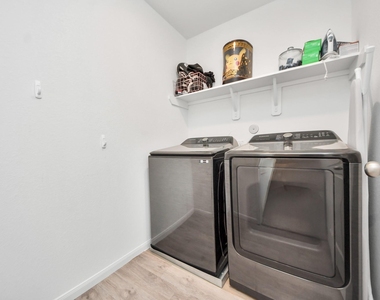 1055 Greenshank Drive - Photo Thumbnail 26