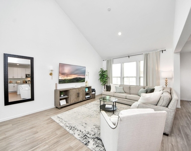 1055 Greenshank Drive - Photo Thumbnail 7