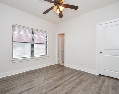 2422 Navigation Boulevard - Photo Thumbnail 16