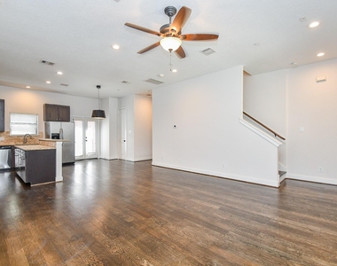 2422 Navigation Boulevard - Photo Thumbnail 12