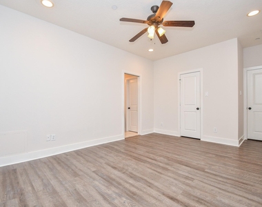 2422 Navigation Boulevard - Photo Thumbnail 23