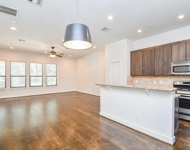 2422 Navigation Boulevard - Photo Thumbnail 8