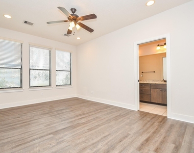 2422 Navigation Boulevard - Photo Thumbnail 20