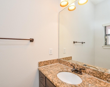 2422 Navigation Boulevard - Photo Thumbnail 28