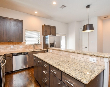 2422 Navigation Boulevard - Photo Thumbnail 7