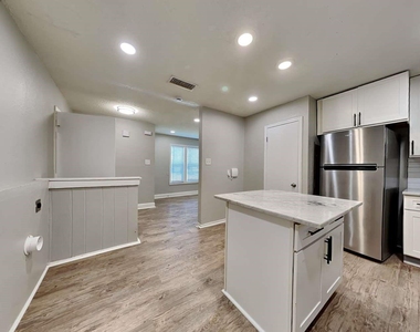 4824 Lyndon Drive - Photo Thumbnail 4