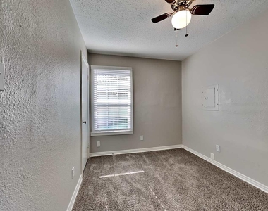 4824 Lyndon Drive - Photo Thumbnail 8