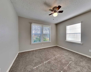 4824 Lyndon Drive - Photo Thumbnail 11