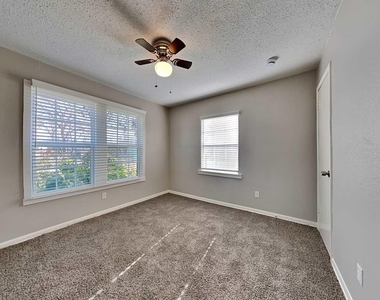 4824 Lyndon Drive - Photo Thumbnail 10