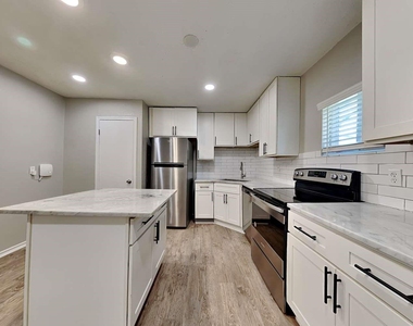 4824 Lyndon Drive - Photo Thumbnail 3