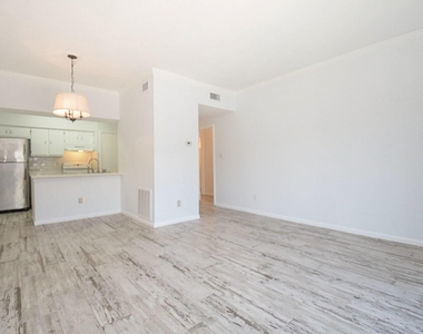 2475 Underwood Street - Photo Thumbnail 7