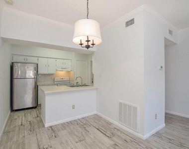 2475 Underwood Street - Photo Thumbnail 3