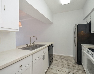 2475 Underwood Street - Photo Thumbnail 2