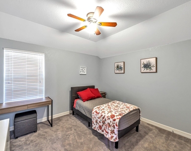 11618 Via Verdone Drive - Photo Thumbnail 34