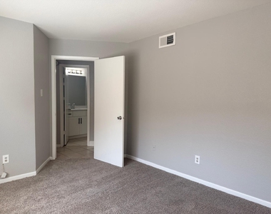 3004 Gilmar Drive - Photo Thumbnail 7