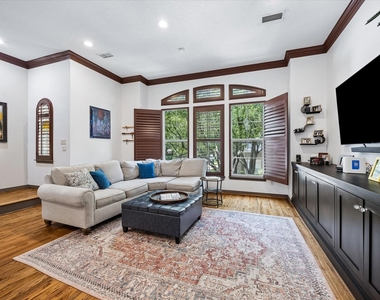 402 Roy Street - Photo Thumbnail 10