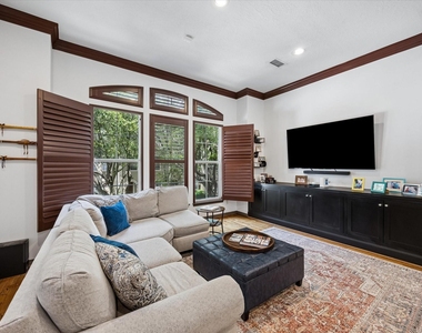 402 Roy Street - Photo Thumbnail 9