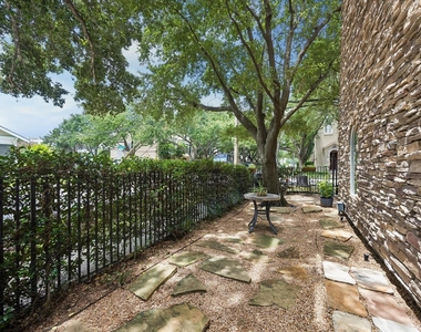 402 Roy Street - Photo Thumbnail 4