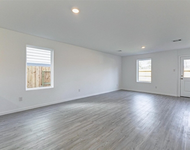 21281 Carosella Drive - Photo Thumbnail 11