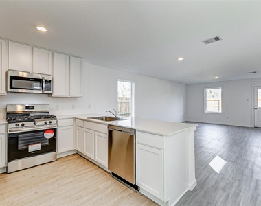 21281 Carosella Drive - Photo Thumbnail 3