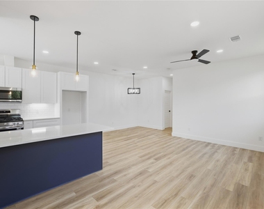 250 Georgia Street - Photo Thumbnail 2