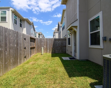 5511 Cuerta Street - Photo Thumbnail 33