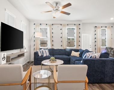 5511 Cuerta Street - Photo Thumbnail 3