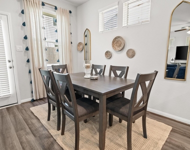 5511 Cuerta Street - Photo Thumbnail 6